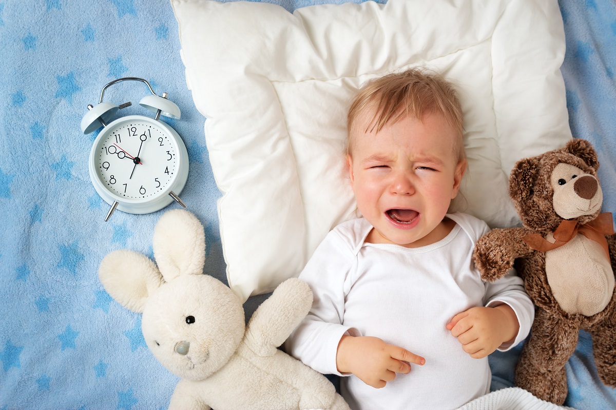 Kaip sureguliuoti vaikų miegelį po laiko persukimo?