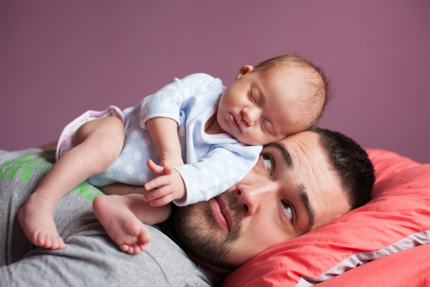 Ką daryti, jei atrodo, kad kūdikis miega nepatogiai?